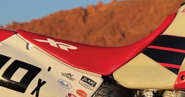ホンダ　XR650R シート　純正張り替えグリッパーシート XR650R_SeatCover_web-01-